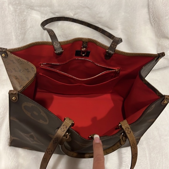 Louis Vuitton ( On The Go ) Tote - Picture 2 of 12